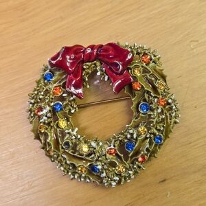 ART vintage Christmas wreath brooch